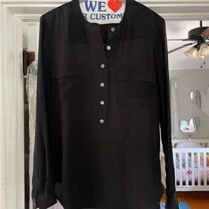 Banana republic silk shirt. Size XS. Good condition.